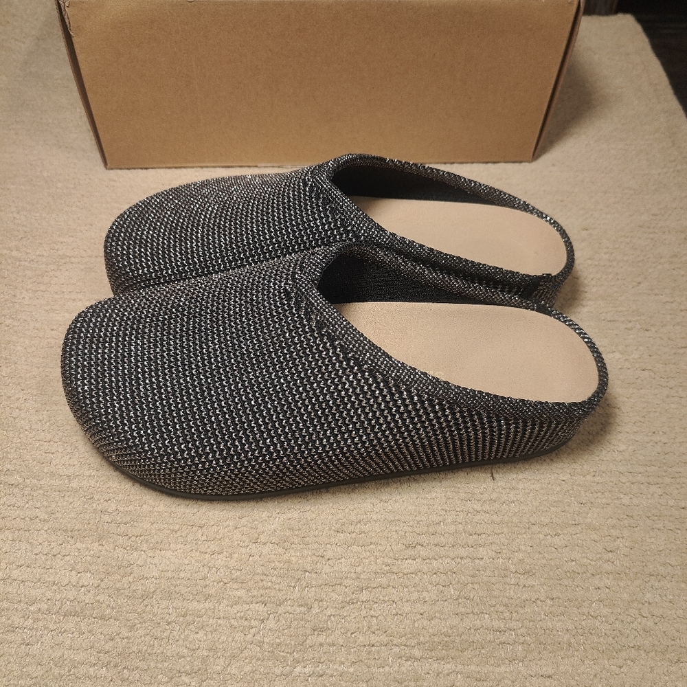 STAR STUDDED THE CASUAL CLOG